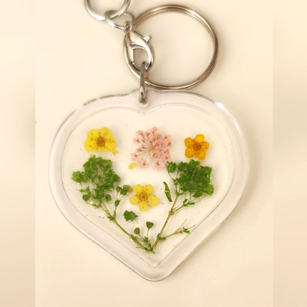 Heart-Shaped Resin Keychain with Dried  Flower